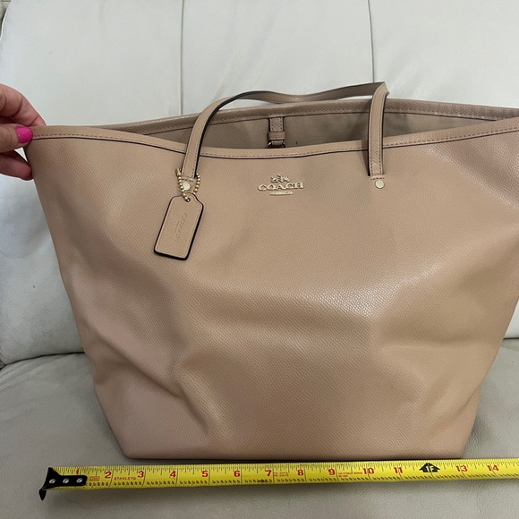 Coach Beige Leather Tote Bag, Coach Tan Large Crossgrain Street Tote - Picture 4 of 8